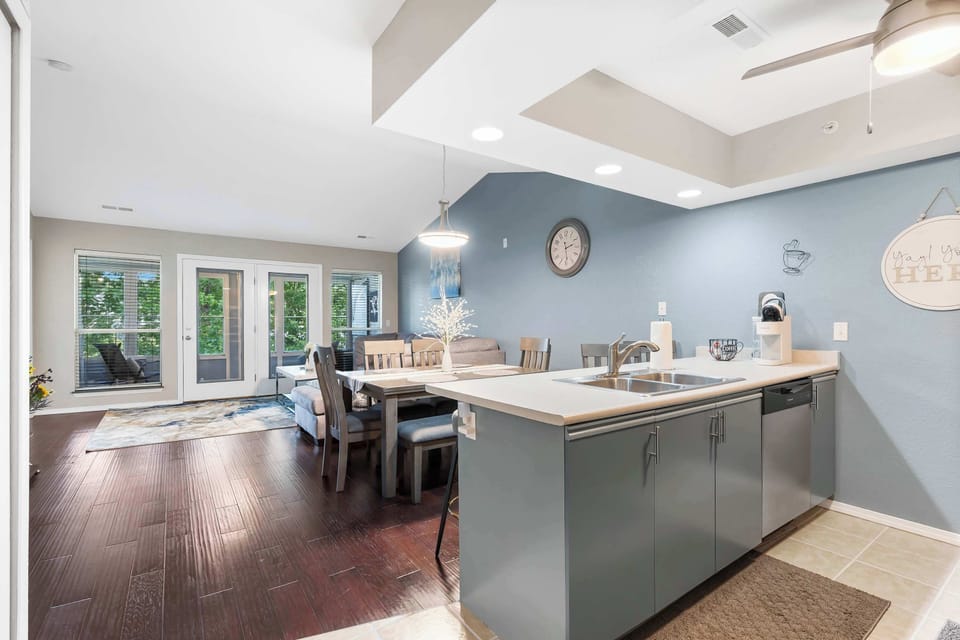 Condo, Multiple Beds, Balcony, Golf View (Linda’s Haven) | Interior