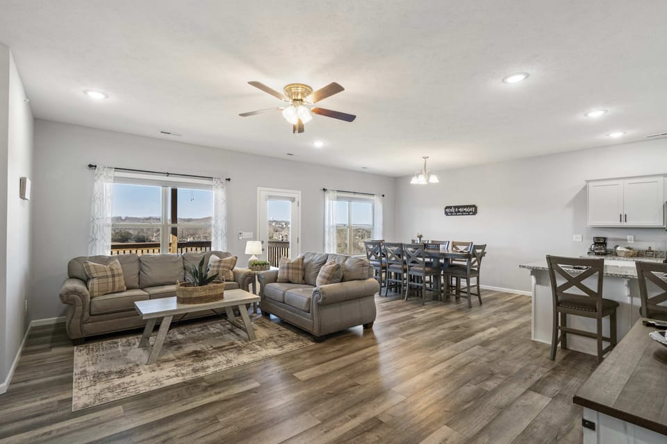 Condo, Multiple Beds, Balcony, Golf View (Top of the Ridge) | Living area | 42-inch flat-screen TV with digital channels