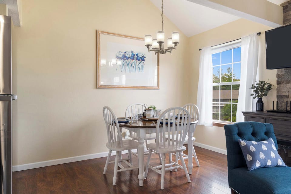 Condo, Multiple Beds, Balcony (Pondside Paradise Retreat) | Dining