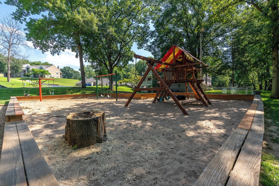 Ozark Escape at the Pointe - Epic Nature Apartment in Branson