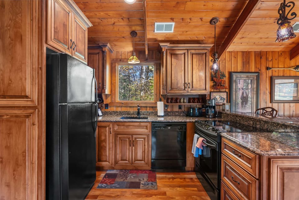 House, Multiple Beds, Patio, Mountain View (Rock Canyon Trio) | Private kitchen | Fridge, microwave, oven, stovetop