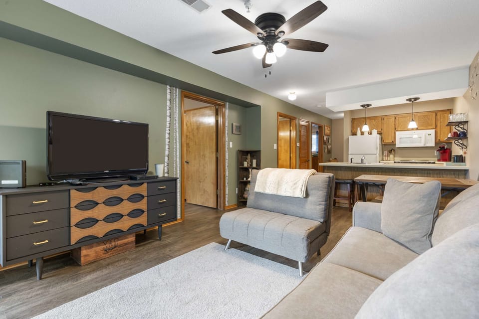 Condo, Multiple Beds, Balcony, Garden View (Vacay N Stay) | Living area | 42-inch flat-screen TV with digital channels