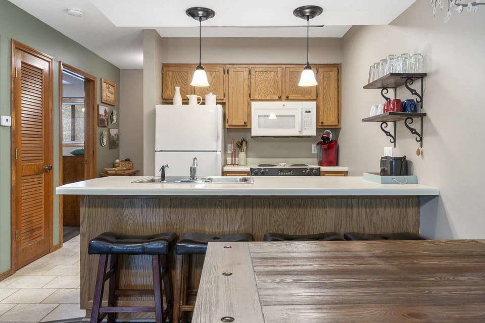 Condo, Multiple Beds, Balcony, Garden View (Vacay N Stay) | Private kitchen | Fridge, microwave, oven, stovetop