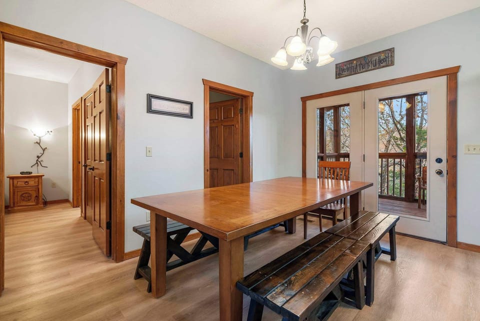 Cabin, Multiple Beds, Balcony, Mountain View (Kemper's Cabin in the Ozarks ) | Dining