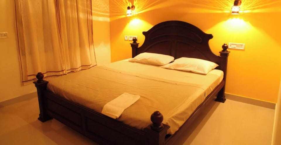 Deluxe Double Room | Laptop workspace, free WiFi