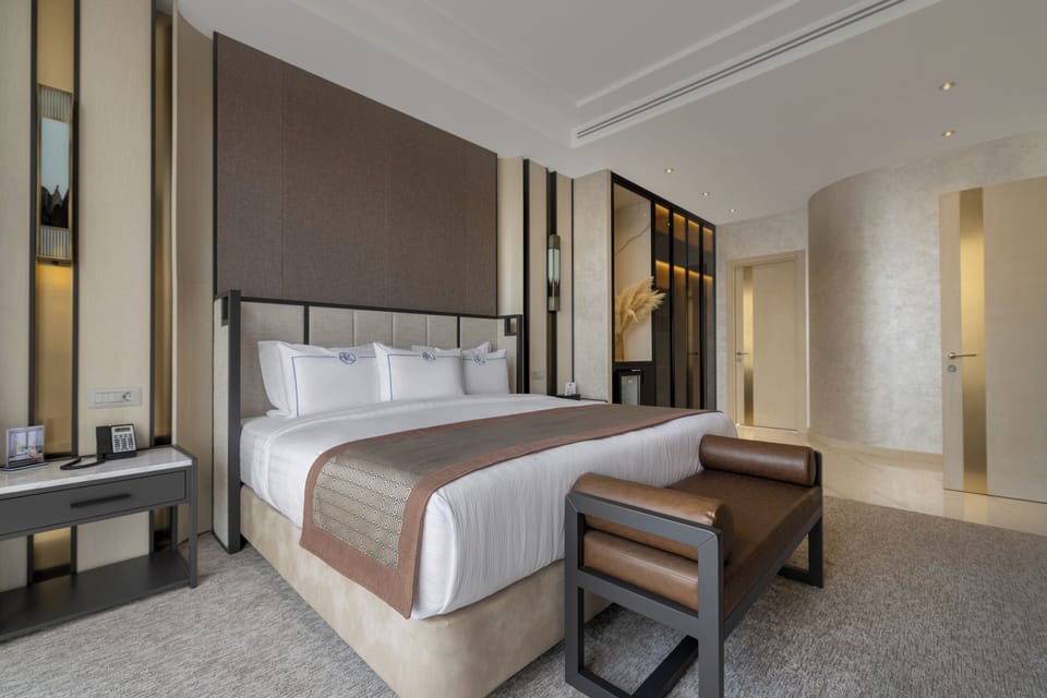 In-room safe, soundproofing, iron/ironing board, free WiFi