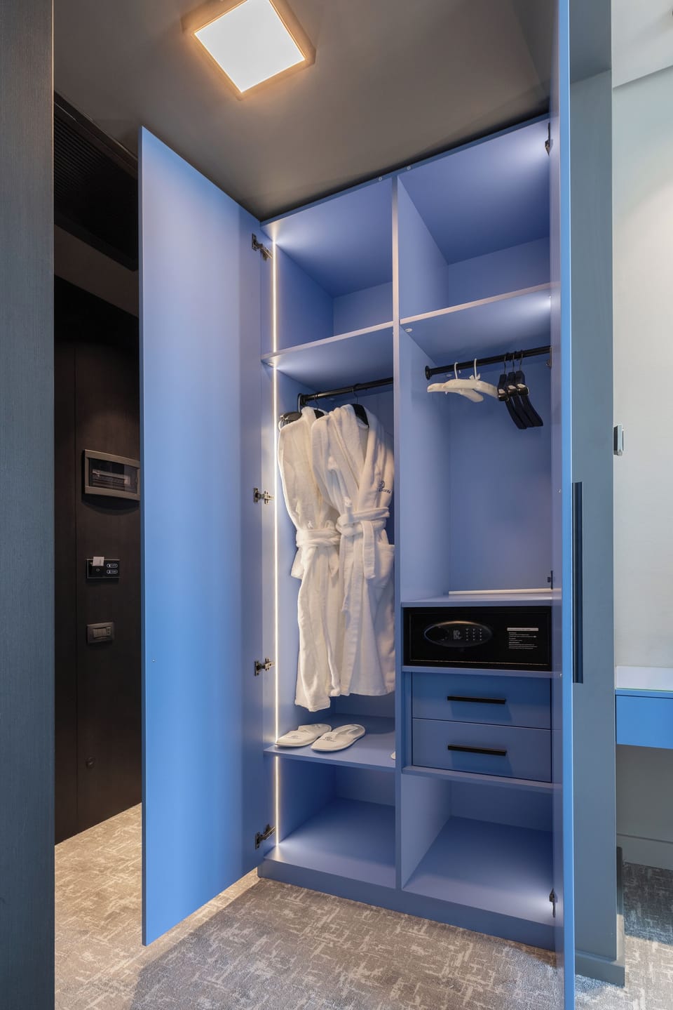 In-room safe, soundproofing, iron/ironing board, free WiFi