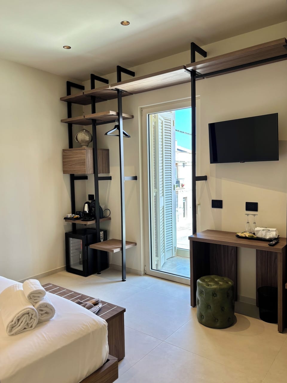 Deluxe Room | In-room safe, desk, laptop workspace, blackout drapes