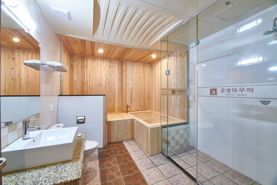 Suite Twin (Room Price for 2 Guests. Extra Person Fee KRW10,000 Charged at the Property) | Bathroom | Separate tub and shower, deep soaking tub, free toiletries, hair dryer