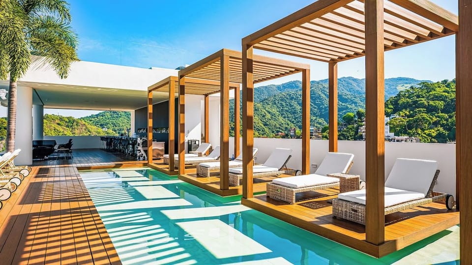 Rooftop sunbeds 