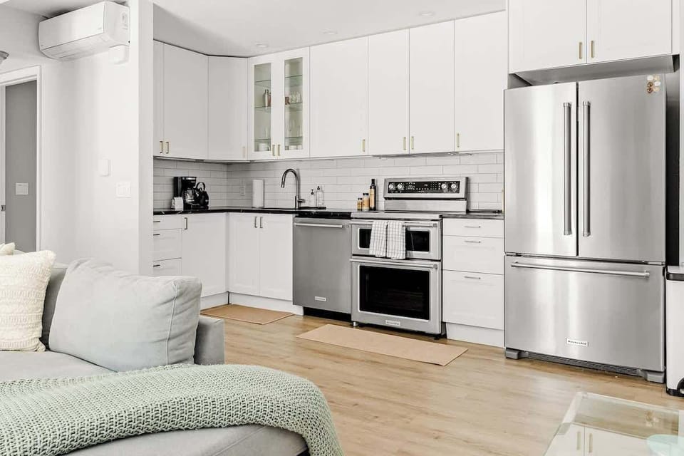 Full kitchen
