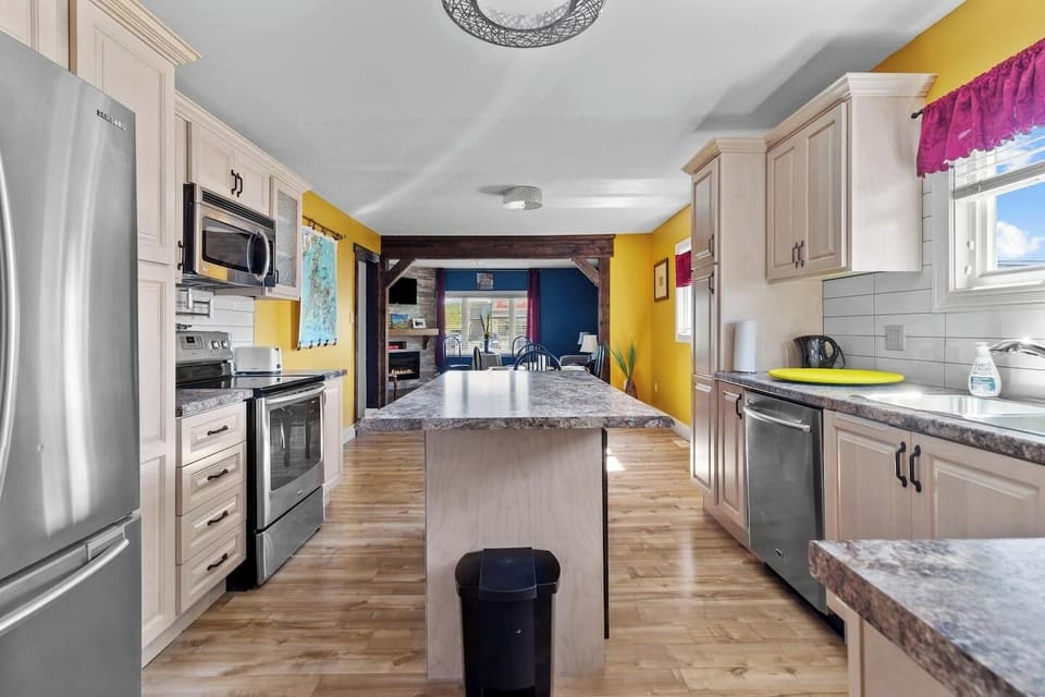 Your Culinary Playground: Unleash Your Inner Chef in a Thoughtfully Designed, Fully Equipped Kitchen