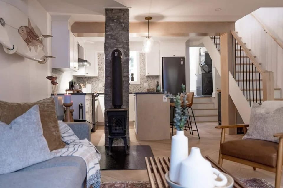 Bright and Breezy: Relish the Natural Light and Roominess of Our Open Layout, Designed to Enhance Your Living Experience. #AiryAmbiance