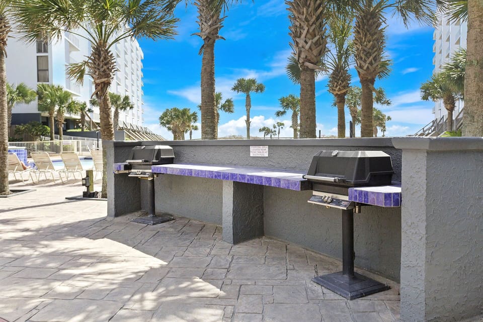 Mainsail Pool Alt