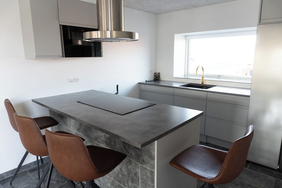 Luxury Suite | Private kitchen | Fridge, oven, highchair