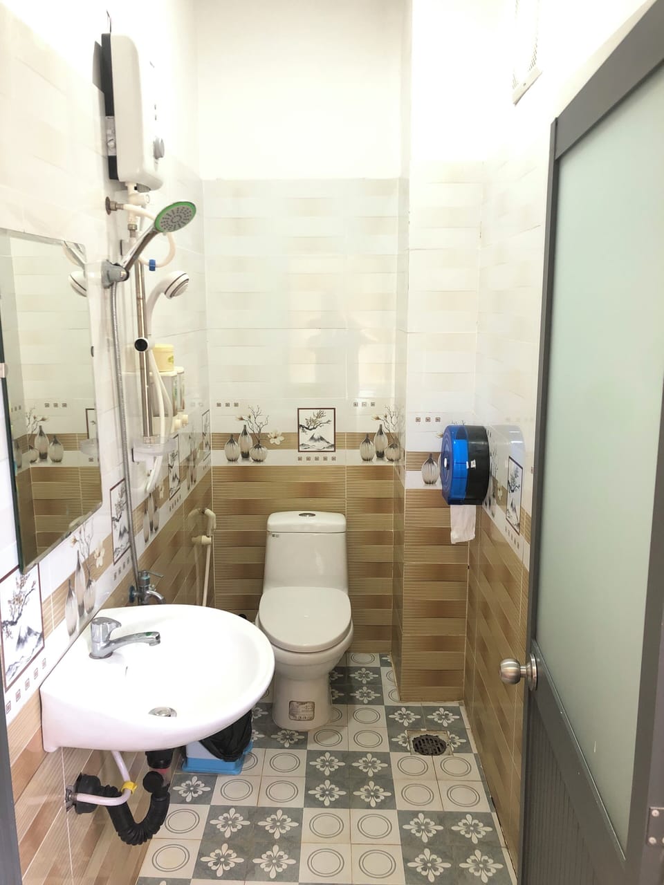 Standard Double Room, Balcony, Resort View | Bathroom | Slippers