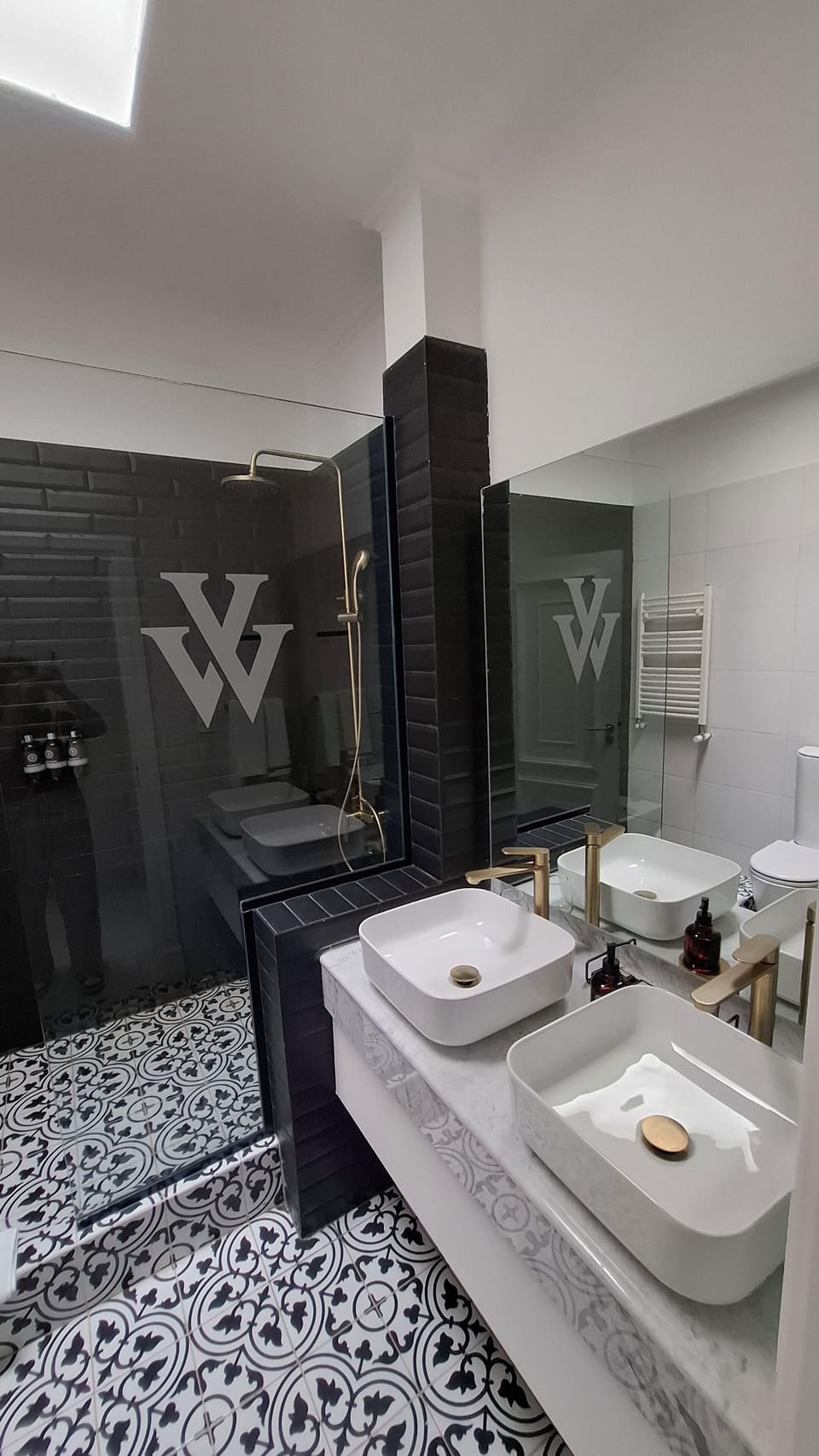 Bathrobes, bidet