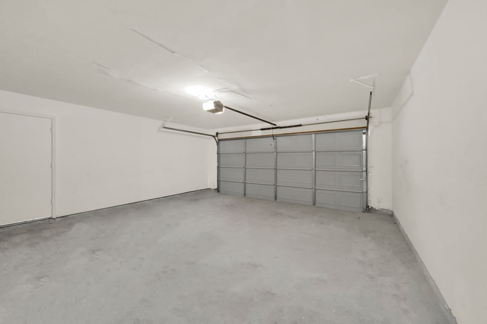  2-Car Garage! Safe, private parking with easy access to your home. 🚗🔑