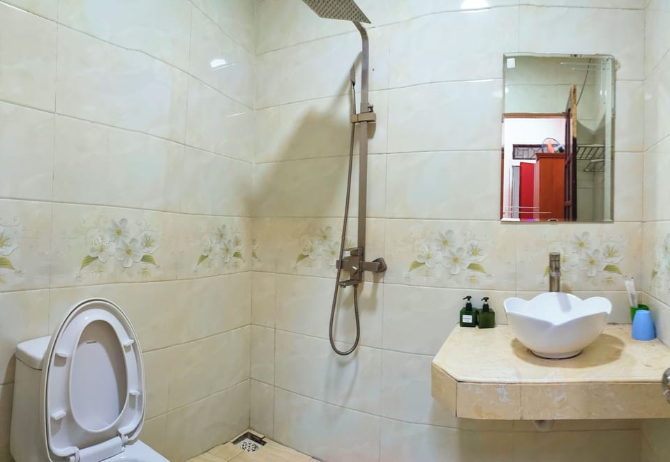 Basic Double or Twin Room, 2 Queen Beds, Non Smoking | Bathroom | Slippers, bidet