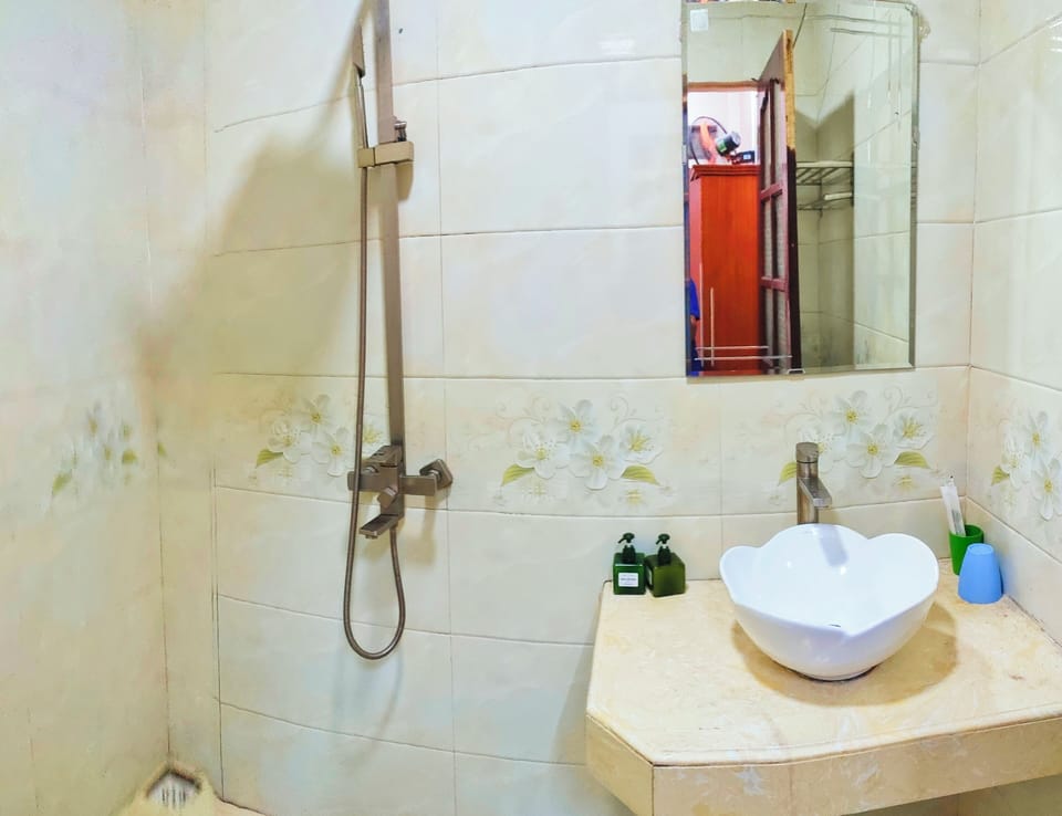 Basic Double or Twin Room, 2 Queen Beds, Non Smoking | Bathroom | Slippers, bidet