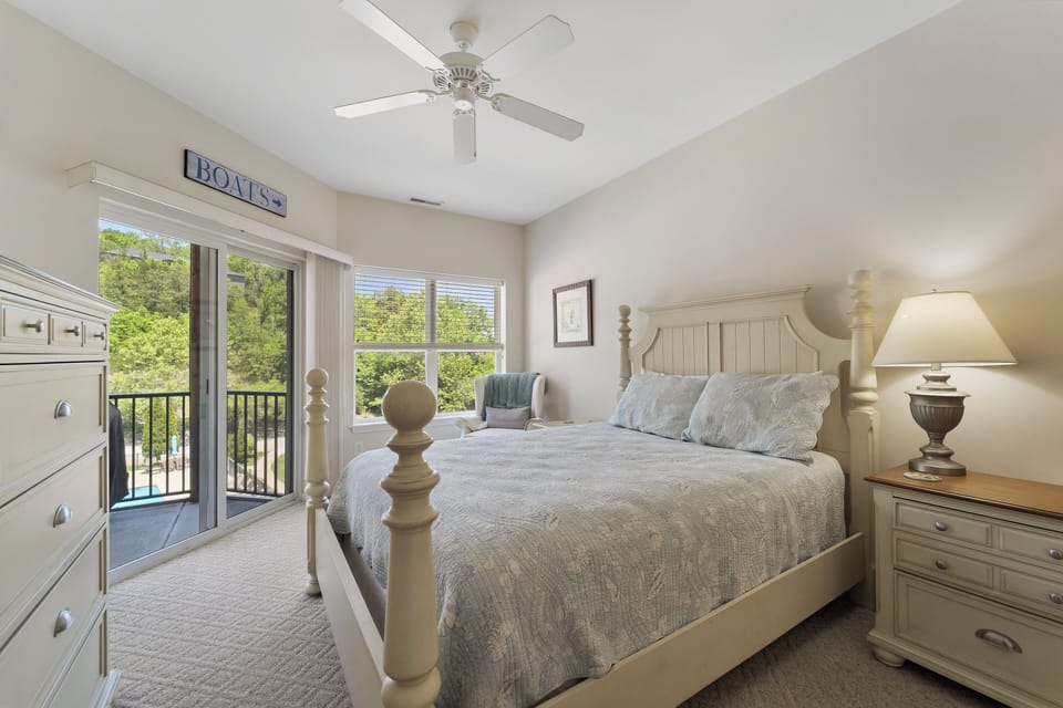 Bedroom 2 - Queen with lakeview