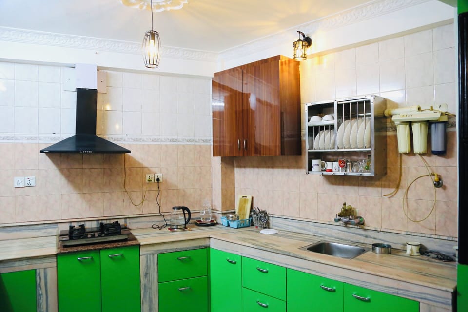 Our Nest Kitchen offers bed & breakfast for guests, along with a clean, healthy space for cooking. Fully equipped with utensils and essentials, it’s perfect for preparing your own meals with ease.” (1)
