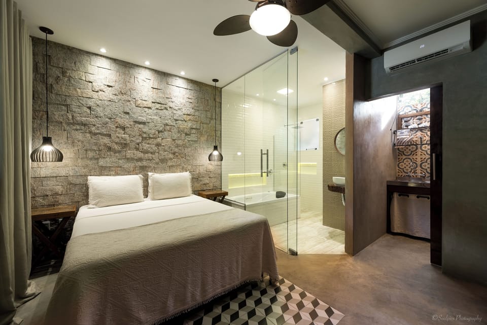 Deluxe Room | Bathroom