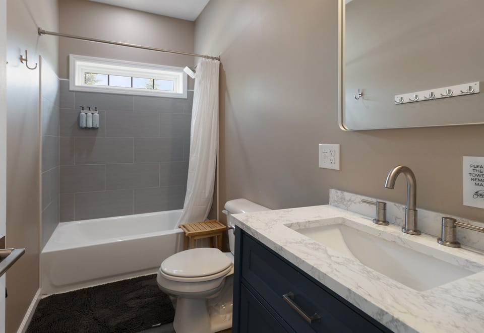 With 4 full bathrooms in the house, there's always a spot to get ready or shower here.