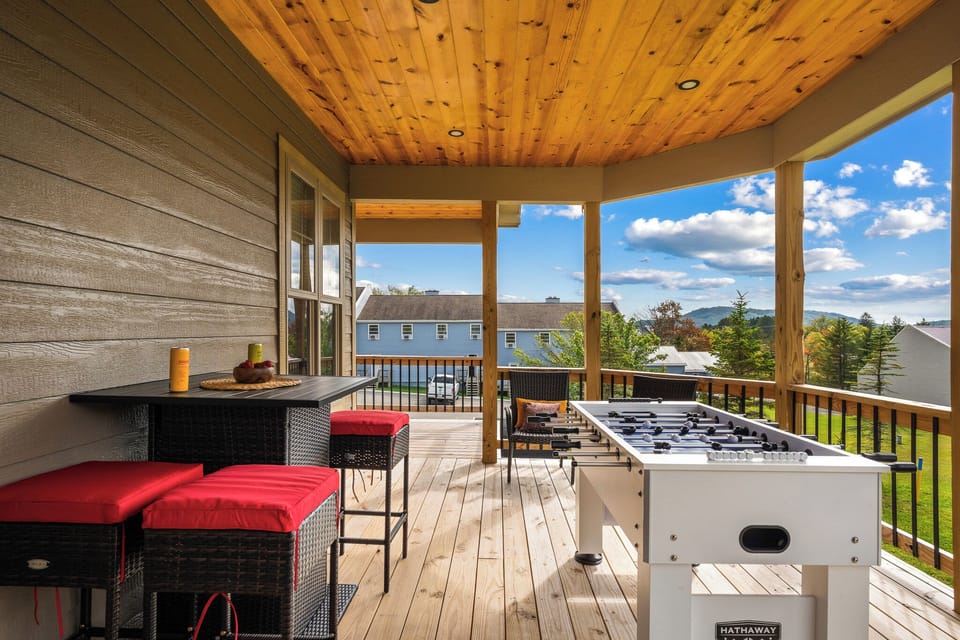 Drink your coffee or margarita on the deck while also being able to take in the gorgeous landscape around you!!