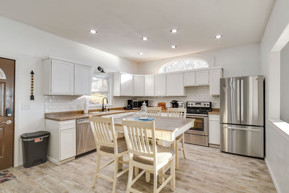 Kitchen | Drip & Keurig Coffee Makers | Dishwasher | Toaster | 1st Floor