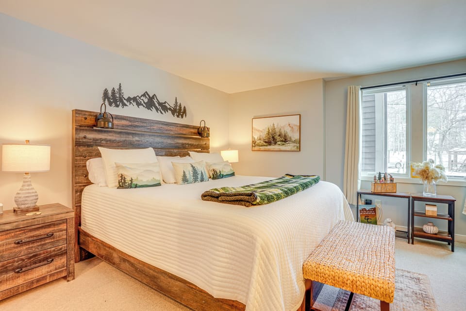 Bedroom 1 | King Bed | Linens Provided