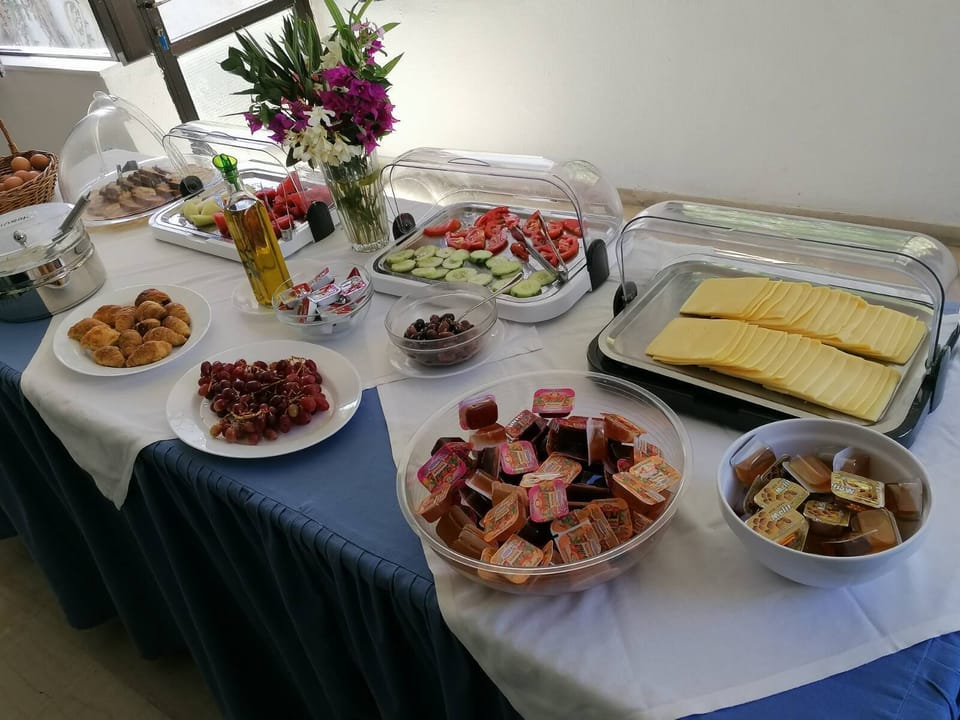 Daily buffet breakfast (EUR 9 per person)