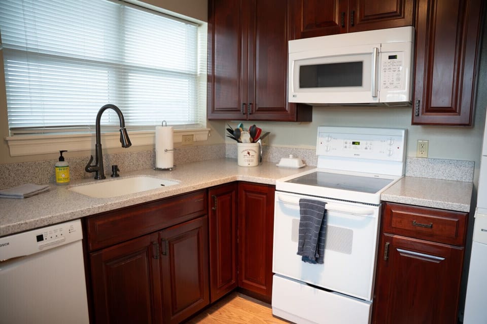 Bitterroot Apartment #5- Kitchen