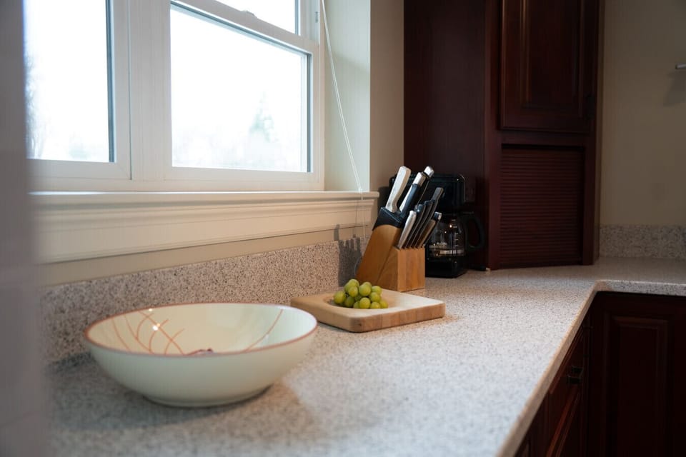 Bitterroot Apartment #5- Kitchen and Coffee Nook
