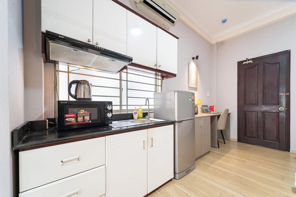 Superior Room, City View | Private kitchen | Electric kettle