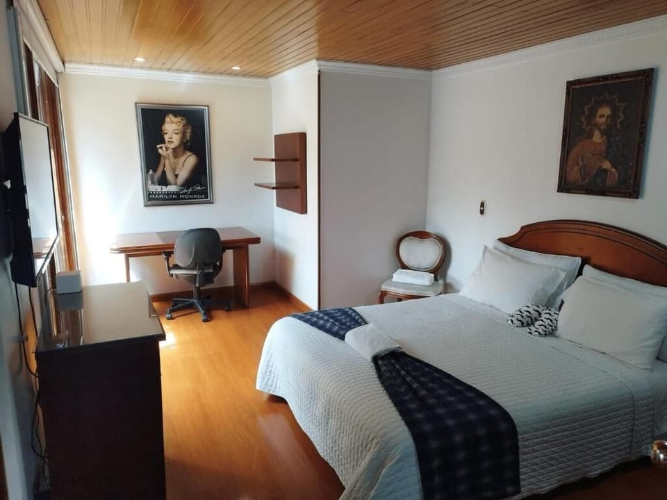 Deluxe Room, Mountain View | 1 bedroom, Egyptian cotton sheets, premium bedding, down comforters