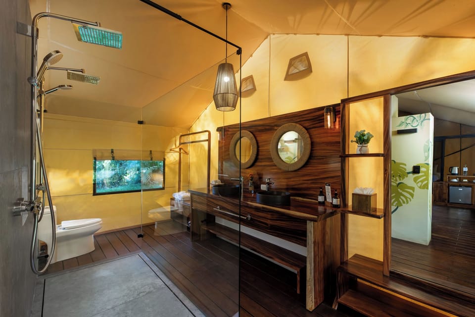 Luxury Tent | Bathroom | Hair dryer, towels, soap, shampoo