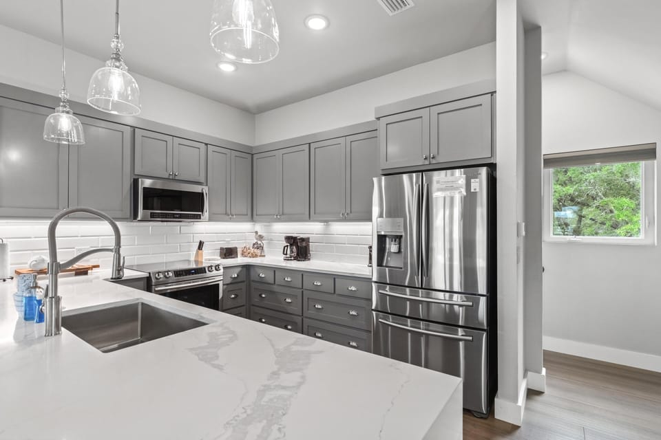 House, 1 Queen Bed with Sofa bed (Sugar Sand Cottage A) | Private kitchen | Oven, toaster