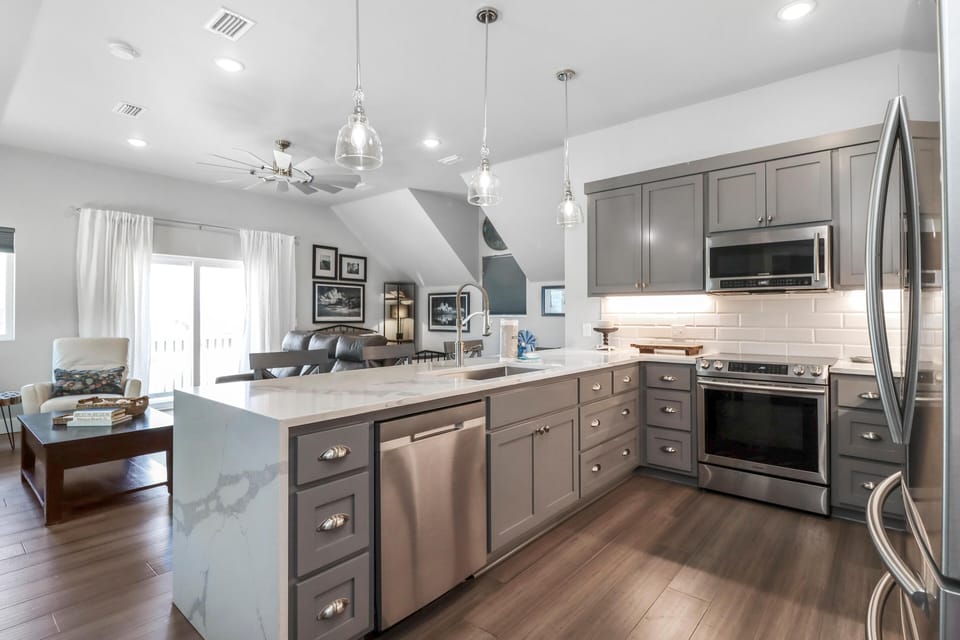 House, 1 Queen Bed with Sofa bed (Sugar Sand Cottage A) | Private kitchen | Oven, toaster