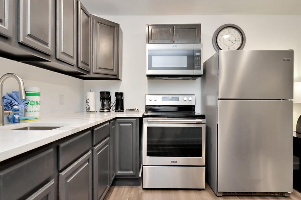 House, Multiple Beds (Sugar Sand Cottage B) | Private kitchen | Oven, toaster