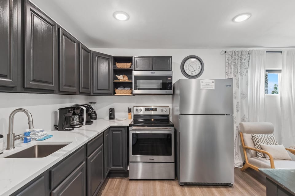 House, Multiple Beds (Sugar Sand Cottage B) | Private kitchen | Oven, toaster