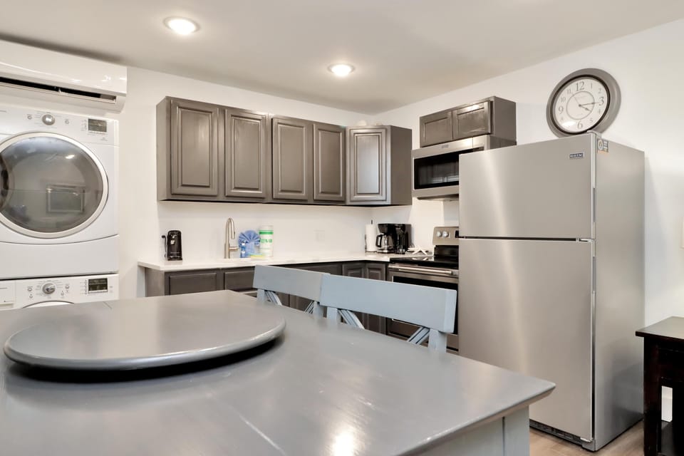 House, Multiple Beds (Sugar Sand Cottage B) | Private kitchen | Oven, toaster