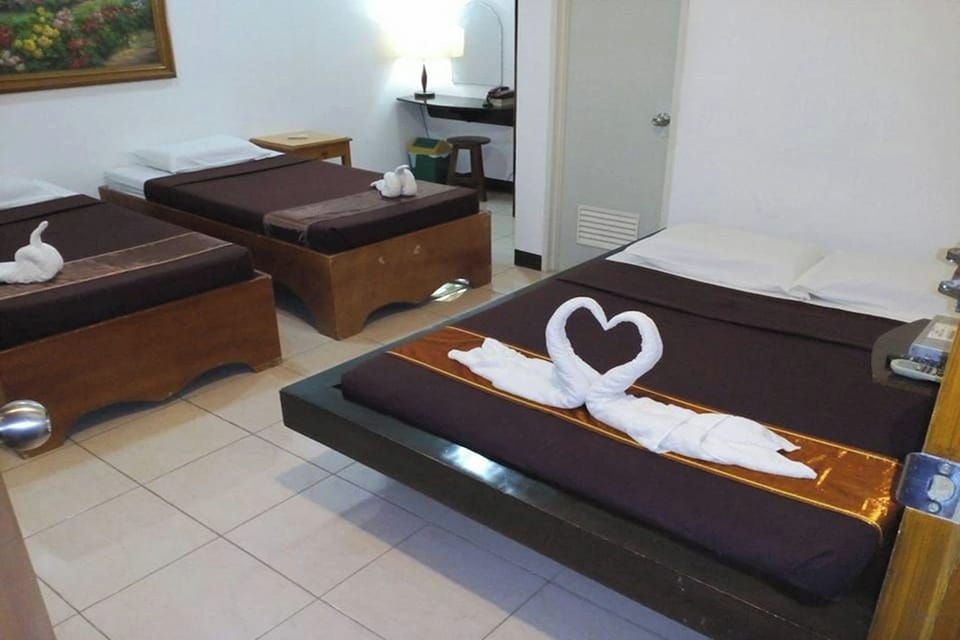 Family Room | Desk, iron/ironing board, free WiFi, bed sheets