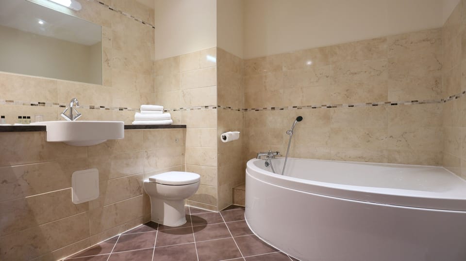 Ness Suite | Bathroom | Free toiletries, hair dryer, towels