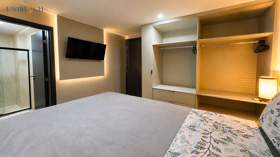 Photo of the whole room,Bedroom