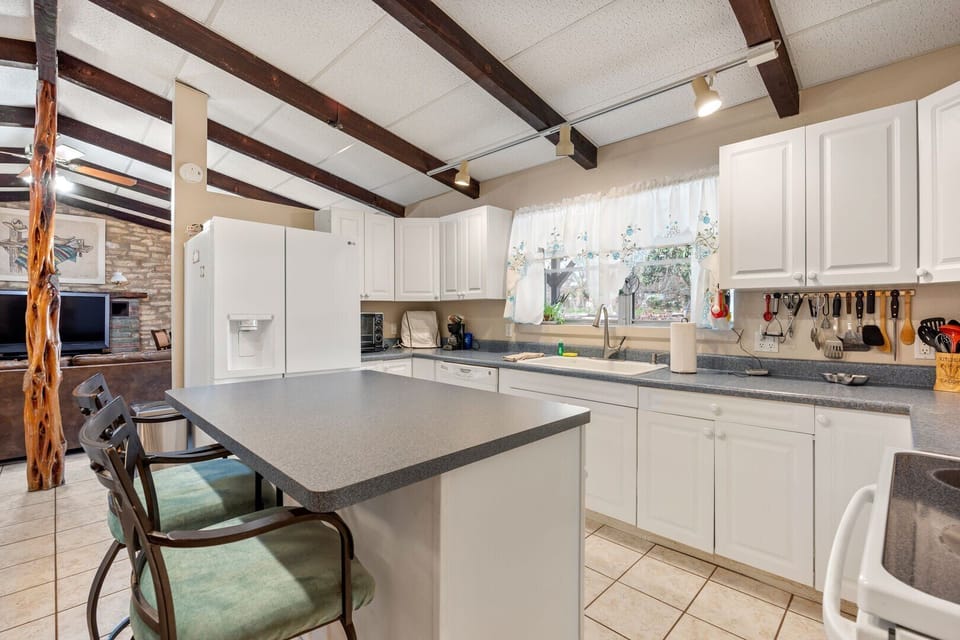 Fully-equipped kitchen