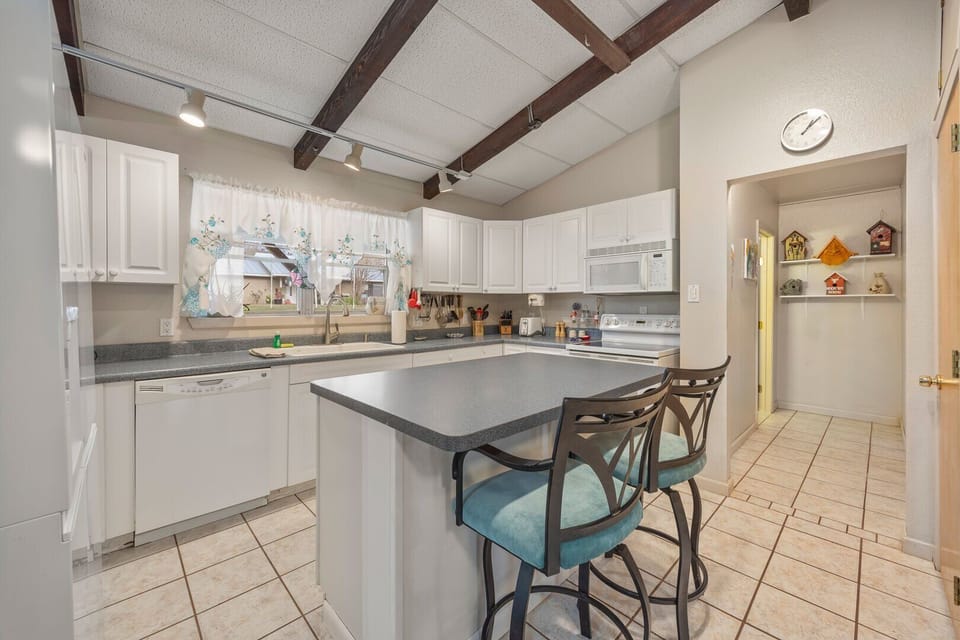 Kitchen + bar seating (2)