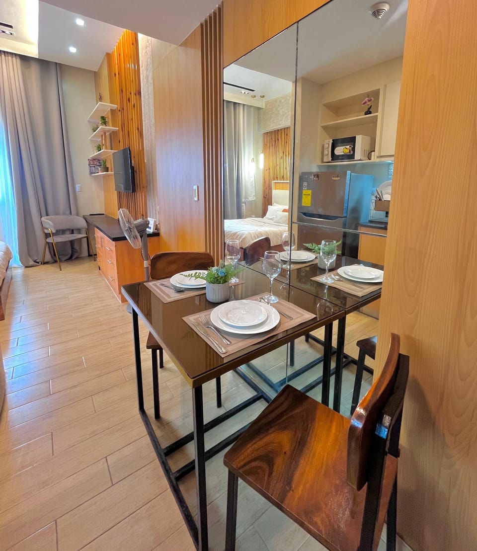Shared Dormitory, 1 Bedroom, Accessible, Smoking | Dining room