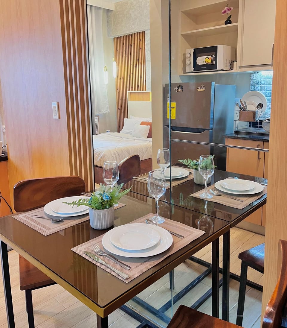 Shared Dormitory, 1 Bedroom, Accessible, Smoking | Dining room