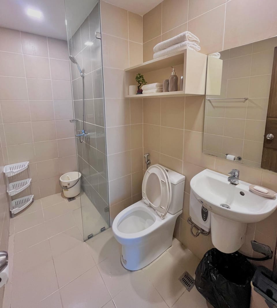Shared Dormitory, 1 Bedroom, Accessible, Smoking | Bathroom